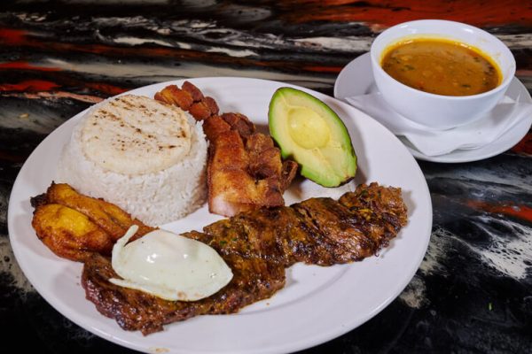 Paisita Con Churrasquito